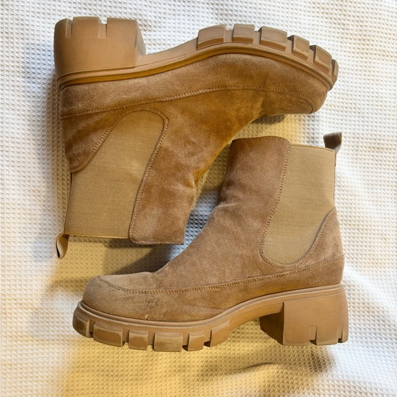 CABELAS platform boot - Picture 2 of 9